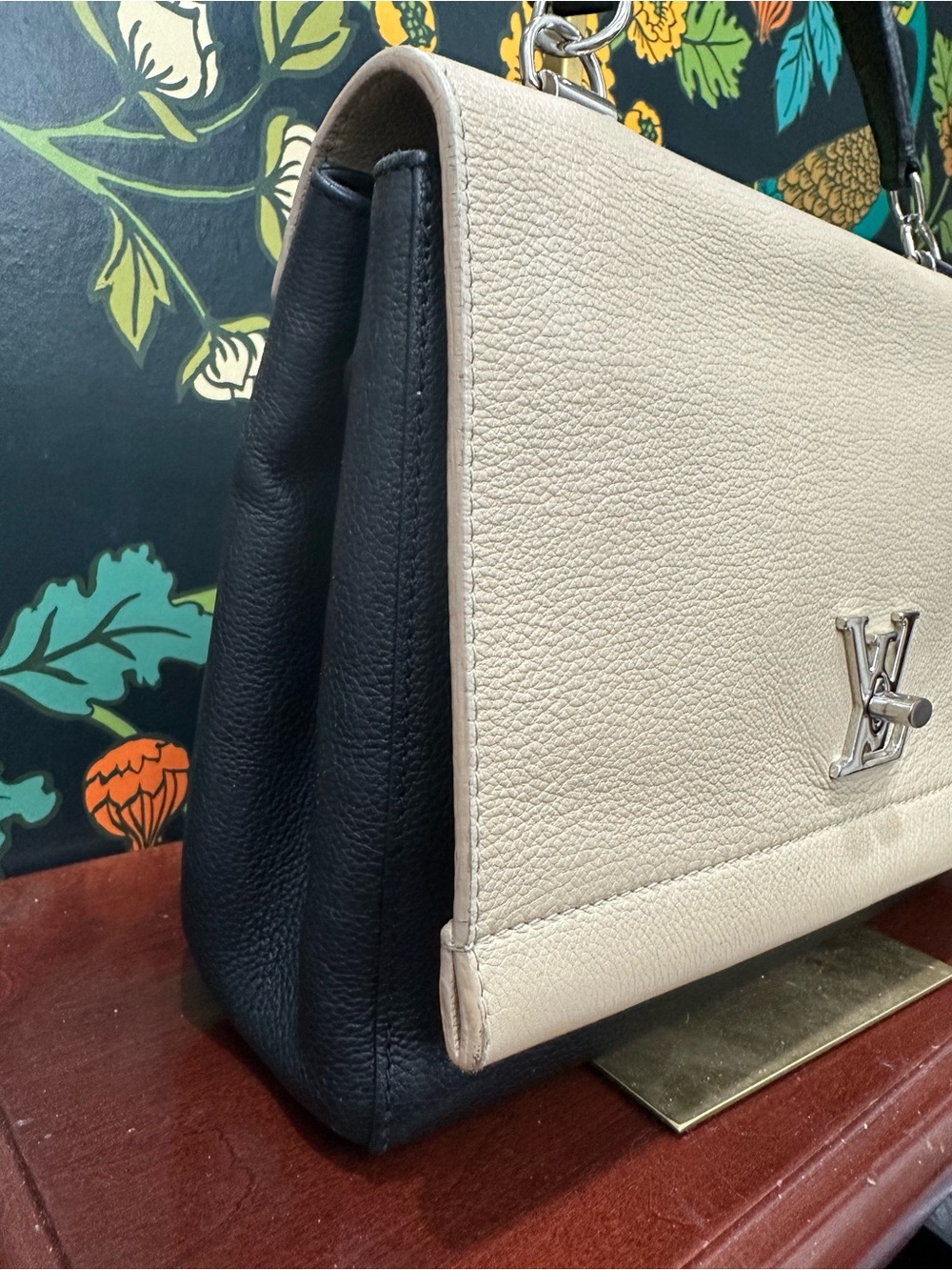 Louis Vuitton Lockme II Taurillon Leather Vanille Black Top Handle Bag - Picture 6 of 14